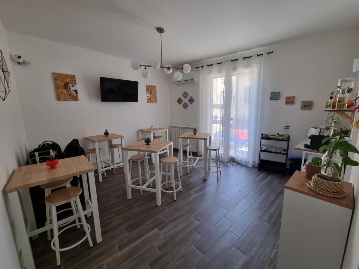Residenza Tarzana Hotel Palermo Luaran gambar